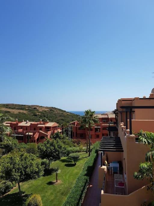 Penthouse Paradiso: 2Br Oasis In Casares Del Sol Eksteriør bilde