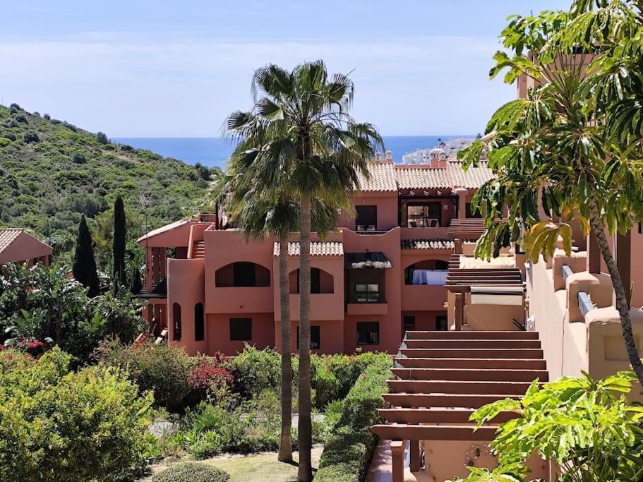 Penthouse Paradiso: 2Br Oasis In Casares Del Sol Eksteriør bilde