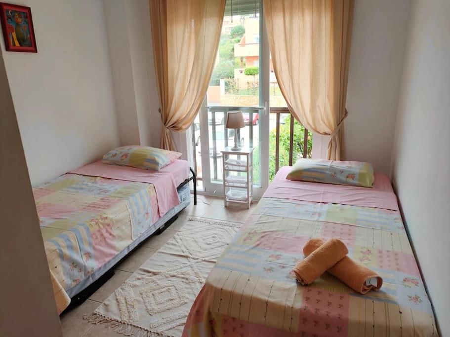 Penthouse Paradiso: 2Br Oasis In Casares Del Sol Eksteriør bilde