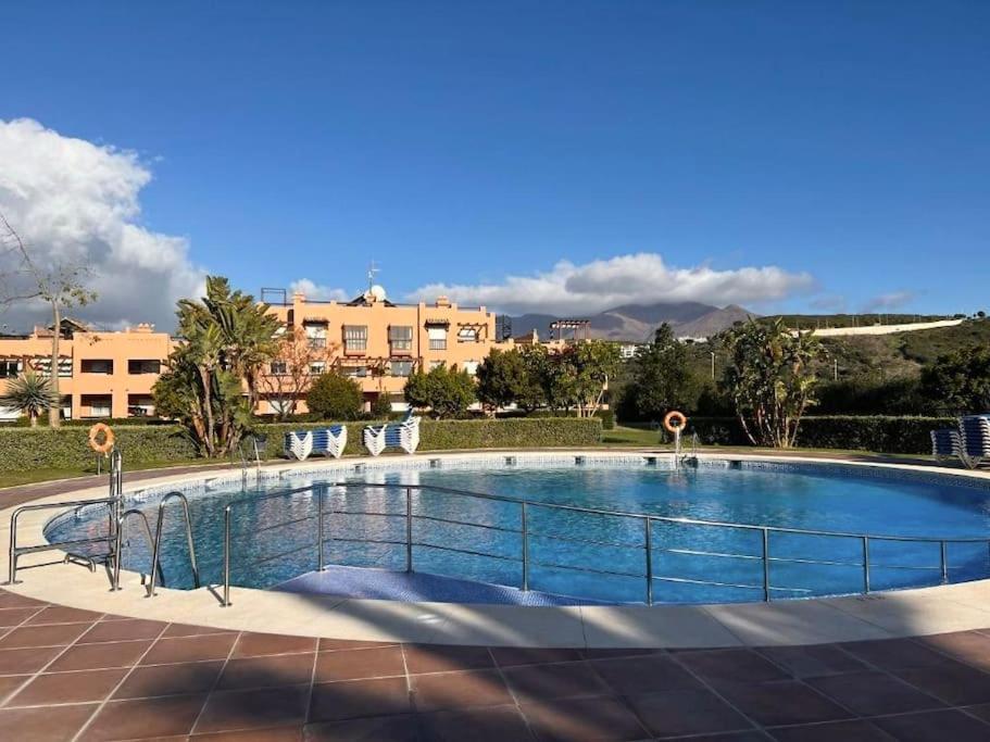 Penthouse Paradiso: 2Br Oasis In Casares Del Sol Eksteriør bilde