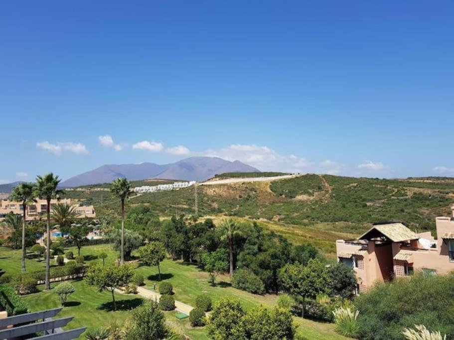 Penthouse Paradiso: 2Br Oasis In Casares Del Sol Eksteriør bilde